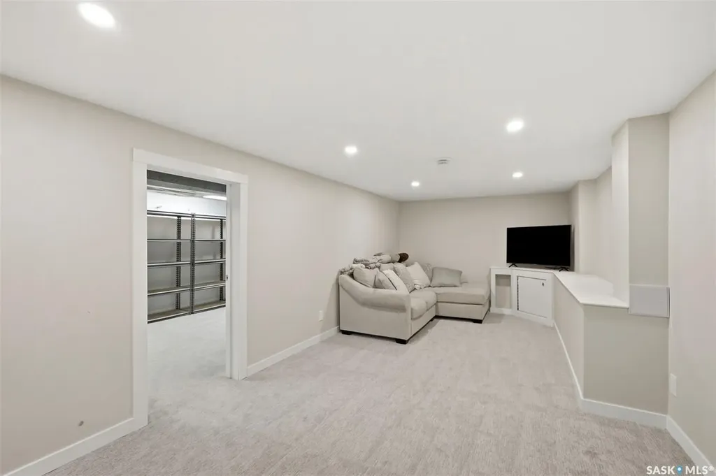 704 Mcpherson Avenue Saskatoon SK S7N 0X8