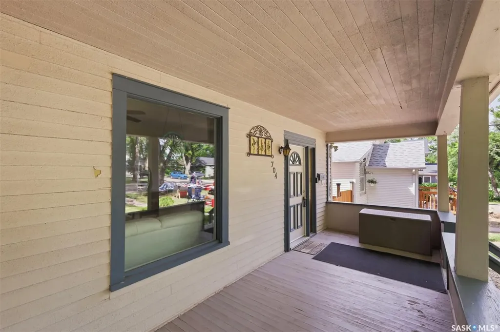 704 Mcpherson Avenue Saskatoon SK S7N 0X8
