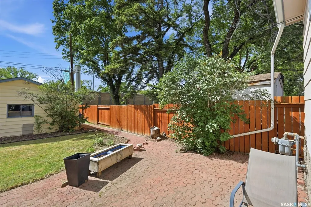 704 Mcpherson Avenue Saskatoon SK S7N 0X8