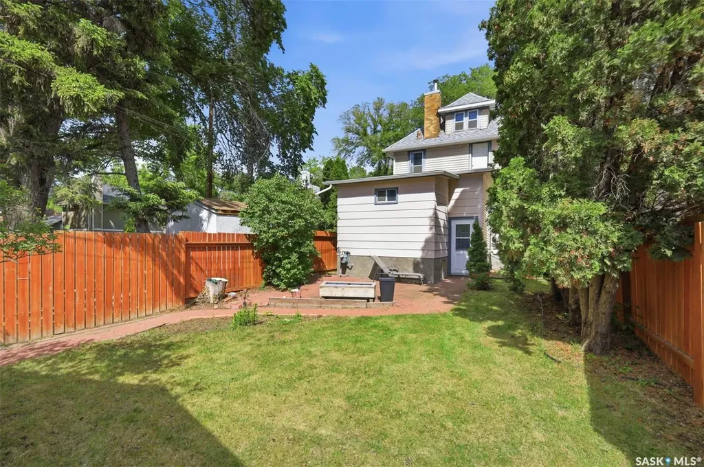 704 Mcpherson Avenue Saskatoon SK S7N 0X8