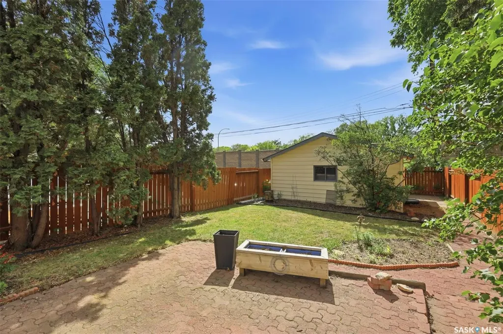 704 Mcpherson Avenue Saskatoon SK S7N 0X8