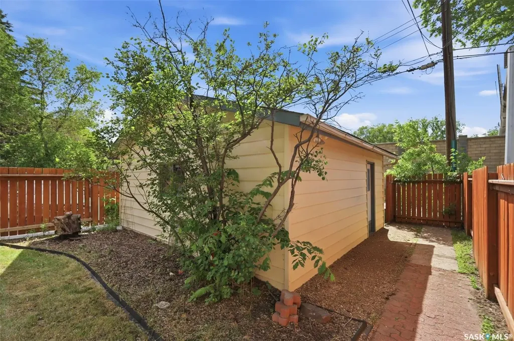 704 Mcpherson Avenue Saskatoon SK S7N 0X8