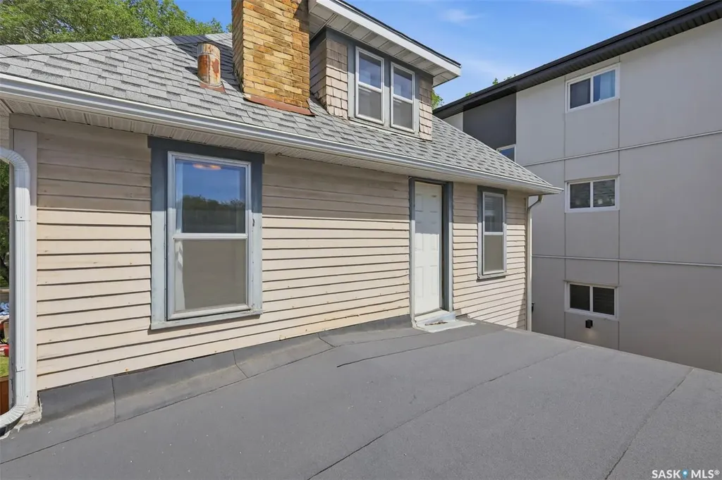 704 Mcpherson Avenue Saskatoon SK S7N 0X8