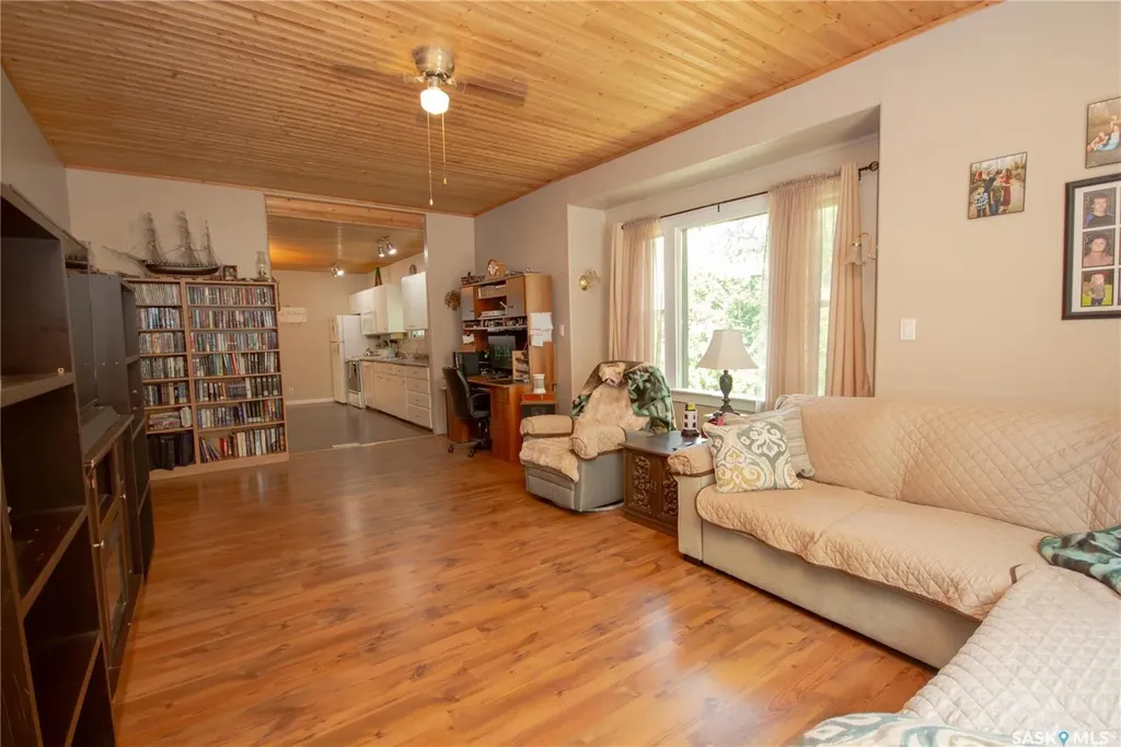 407 2nd Street E Wilkie SK S0K 4W0