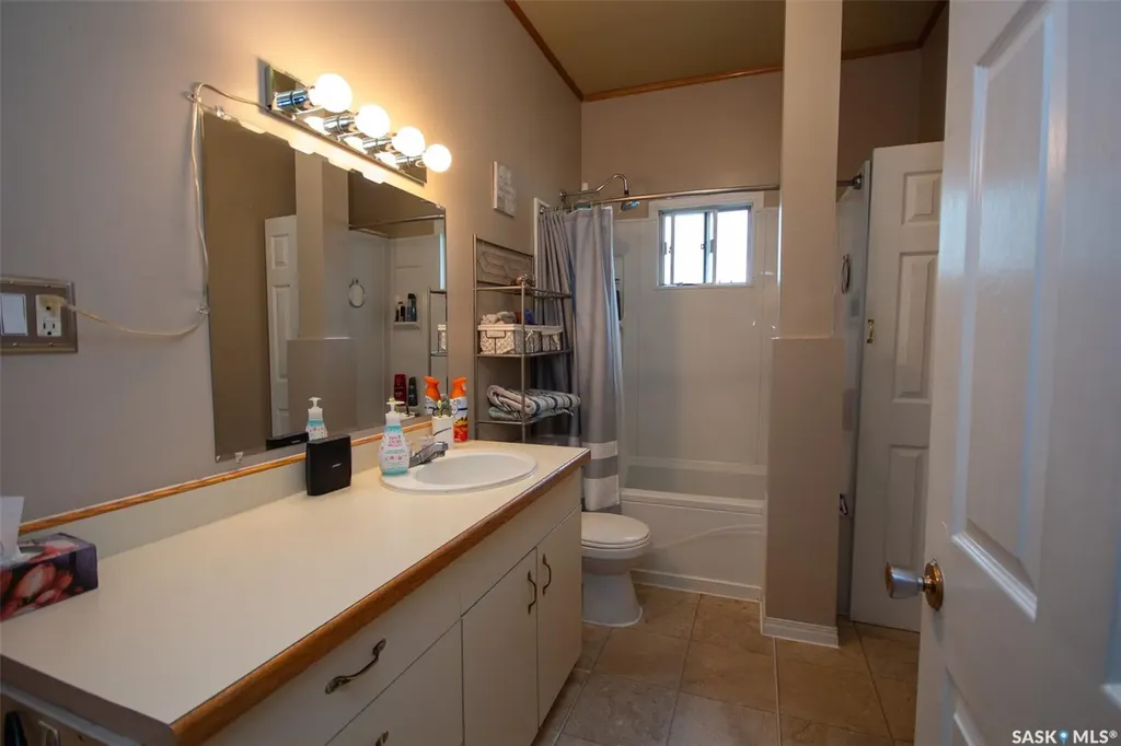 407 2nd Street E Wilkie SK S0K 4W0