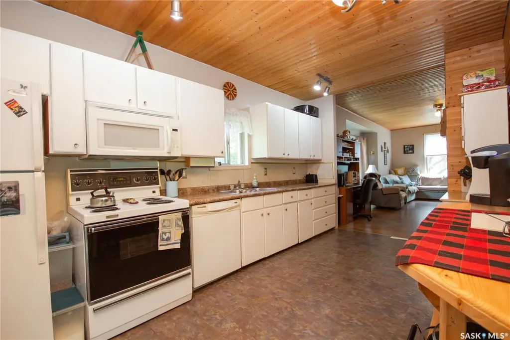 407 2nd Street E Wilkie SK S0K 4W0