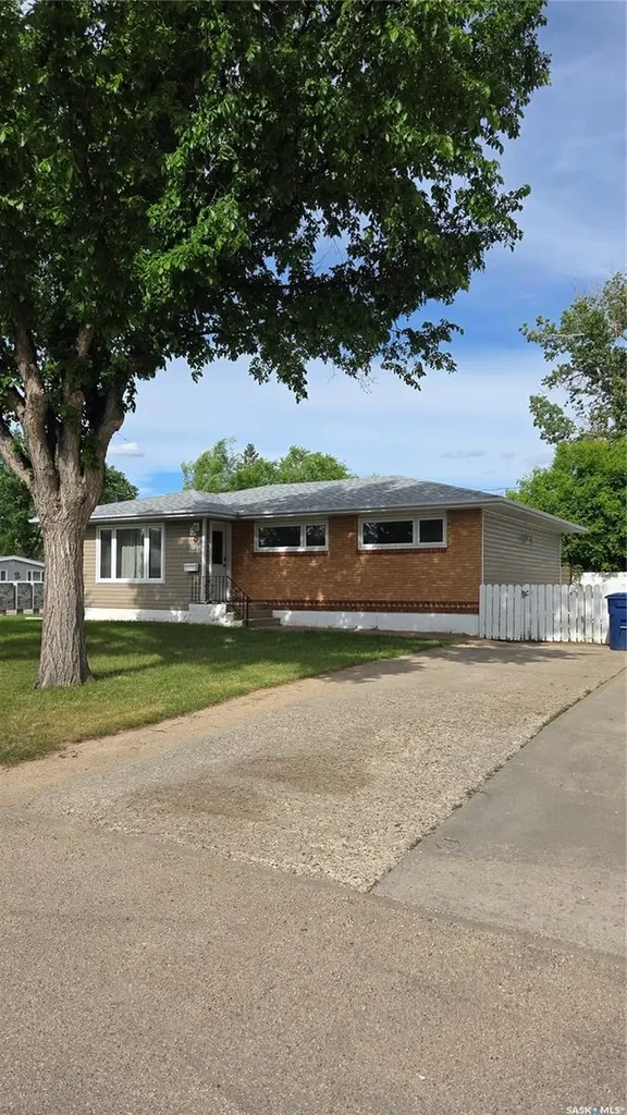 1151 Bogue Avenue Moose Jaw SK S6H 4M4