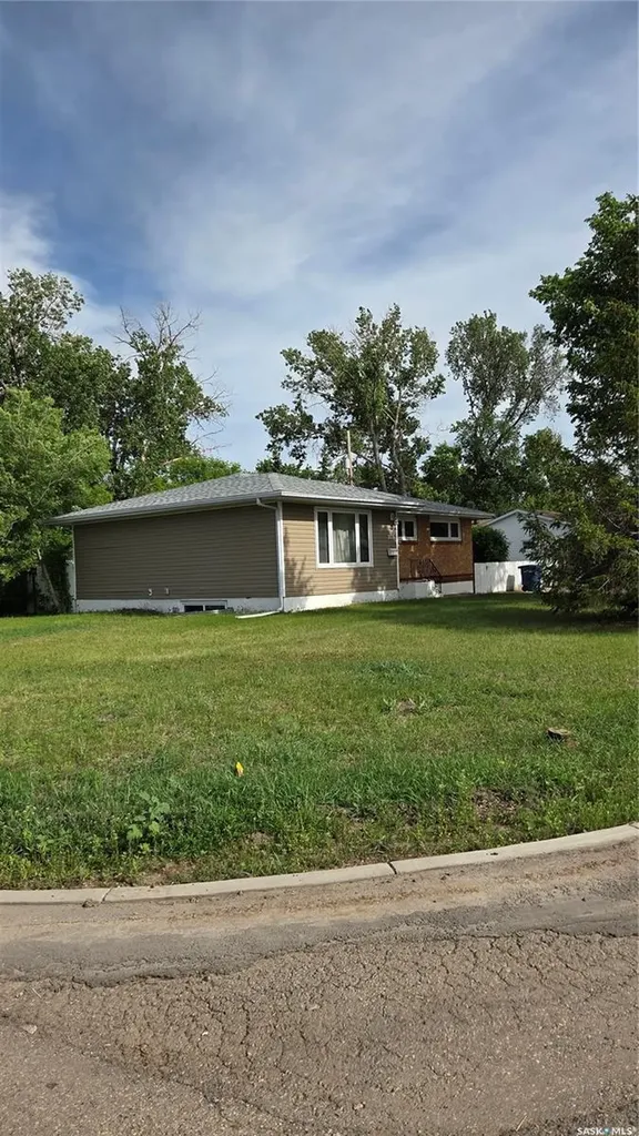 1151 Bogue Avenue Moose Jaw SK S6H 4M4