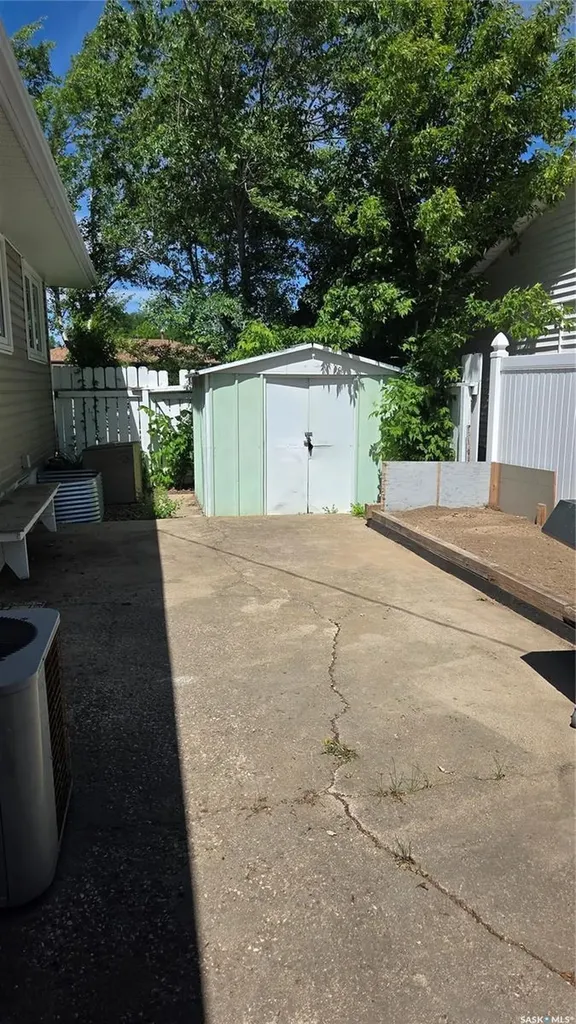 1151 Bogue Avenue Moose Jaw SK S6H 4M4
