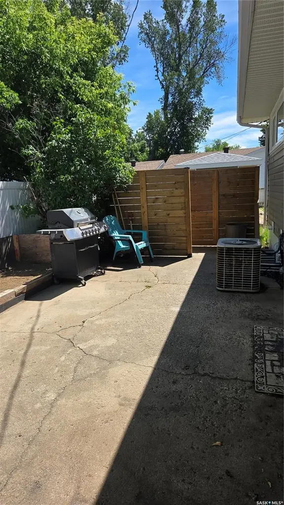 1151 Bogue Avenue Moose Jaw SK S6H 4M4