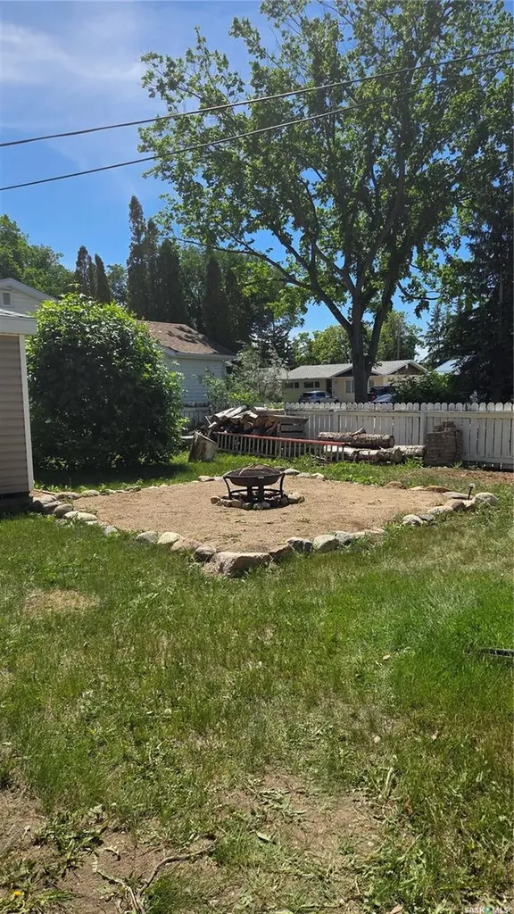1151 Bogue Avenue Moose Jaw SK S6H 4M4