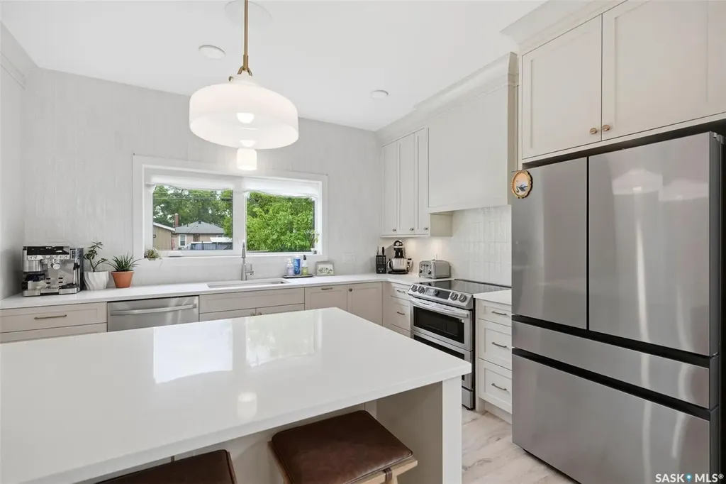 1532 D Avenue N Saskatoon SK S7L 1P6