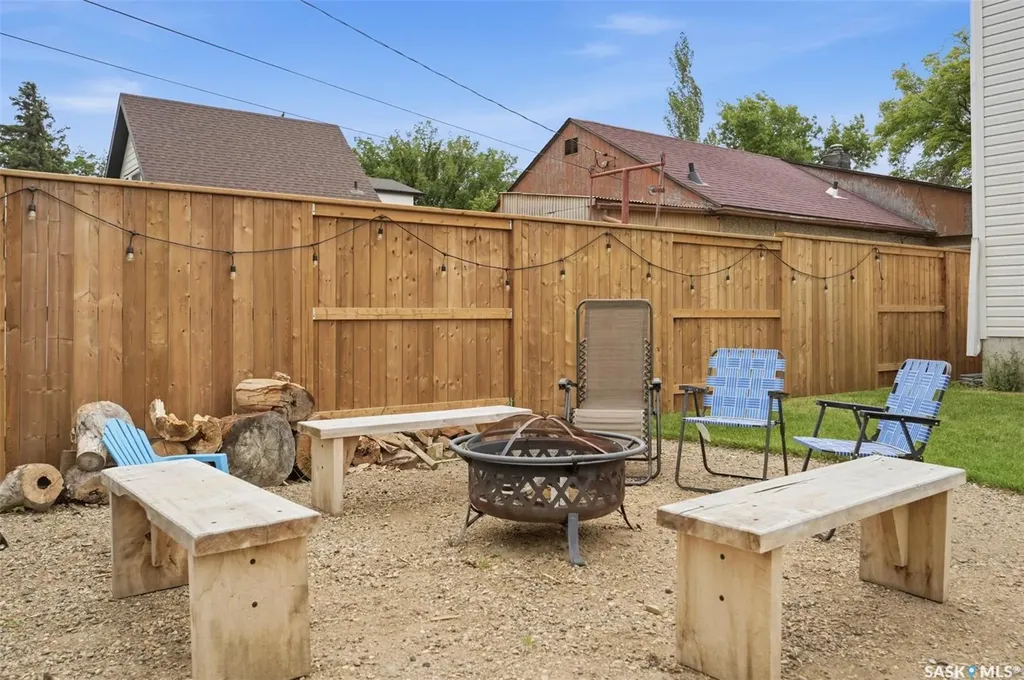 1532 D Avenue N Saskatoon SK S7L 1P6