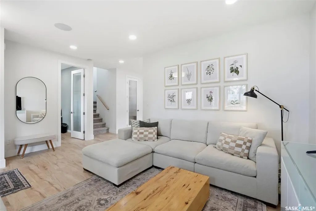 1532 D Avenue N Saskatoon SK S7L 1P6