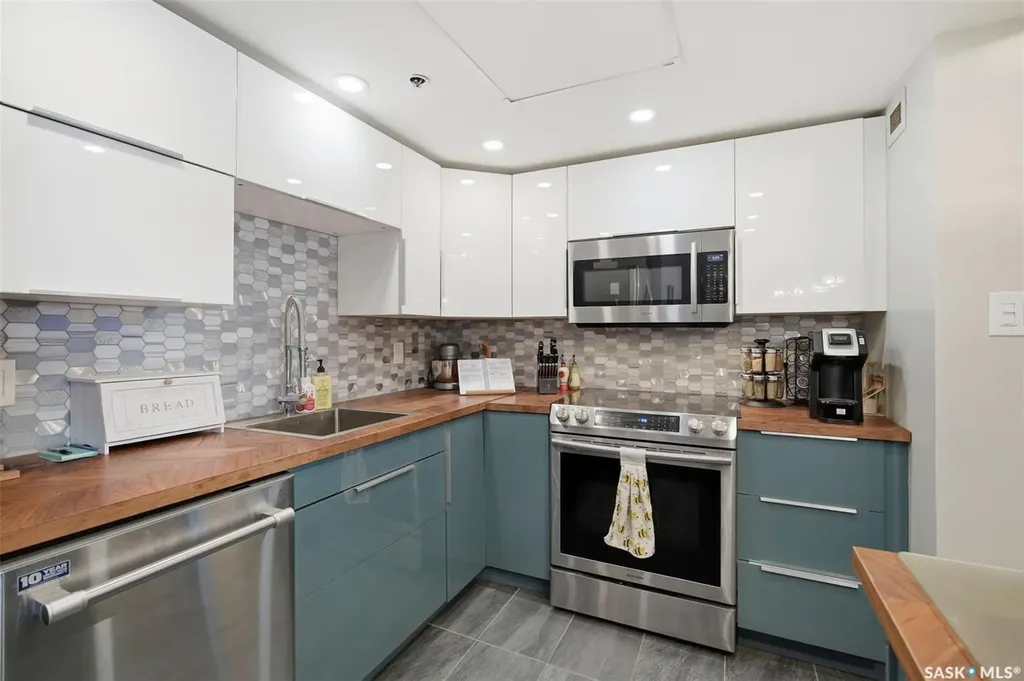 311 6th Avenue N Saskatoon SK S7K 7A9