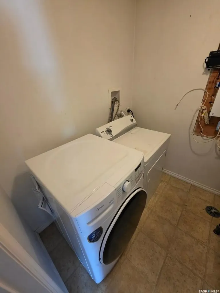 706 Rae Street Regina SK S4T 2A9