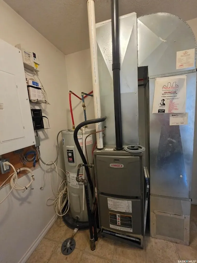 706 Rae Street Regina SK S4T 2A9