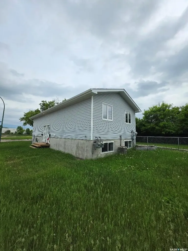 706 Rae Street Regina SK S4T 2A9