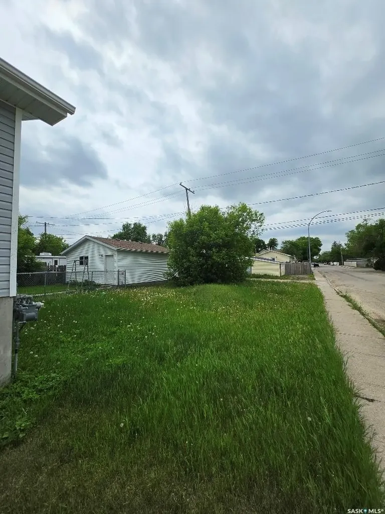 706 Rae Street Regina SK S4T 2A9