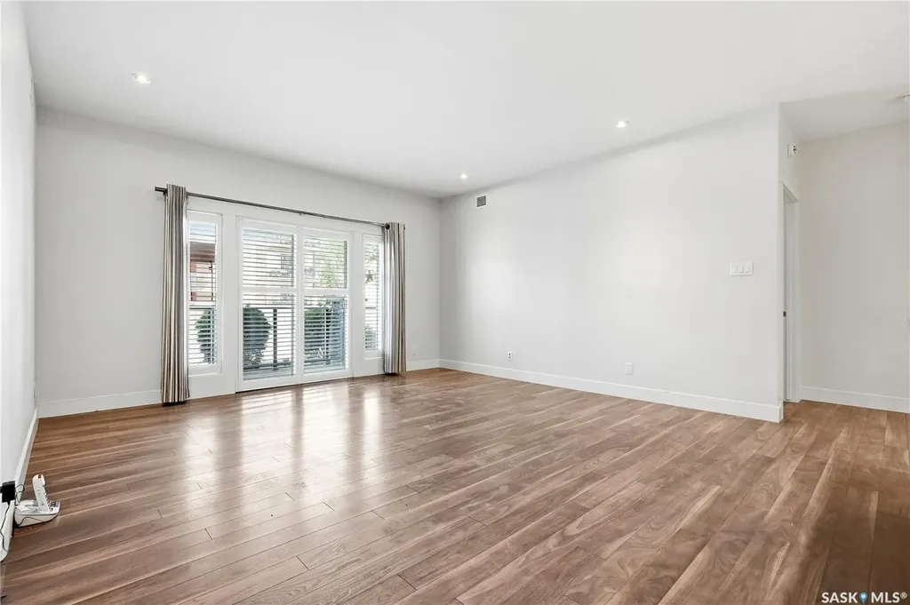 721 8th Street Saskatoon SK S7H 0R4