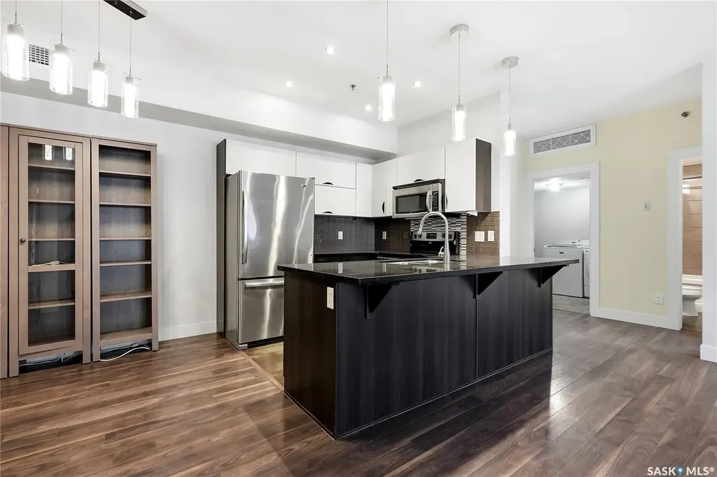721 8th Street Saskatoon SK S7H 0R4