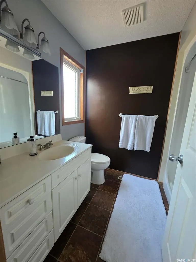 705 Sun Valley Drive Estevan SK S4A 2R1