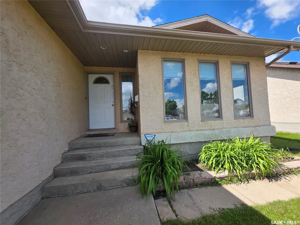 705 Sun Valley Drive Estevan SK S4A 2R1