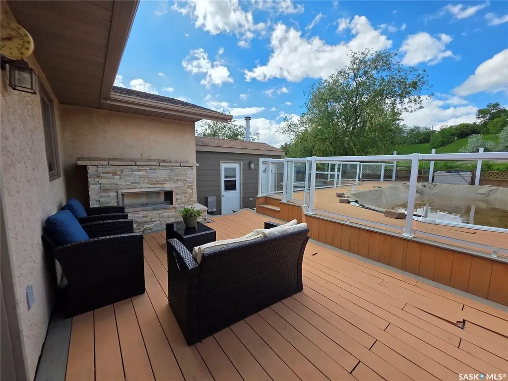 705 Sun Valley Drive Estevan SK S4A 2R1