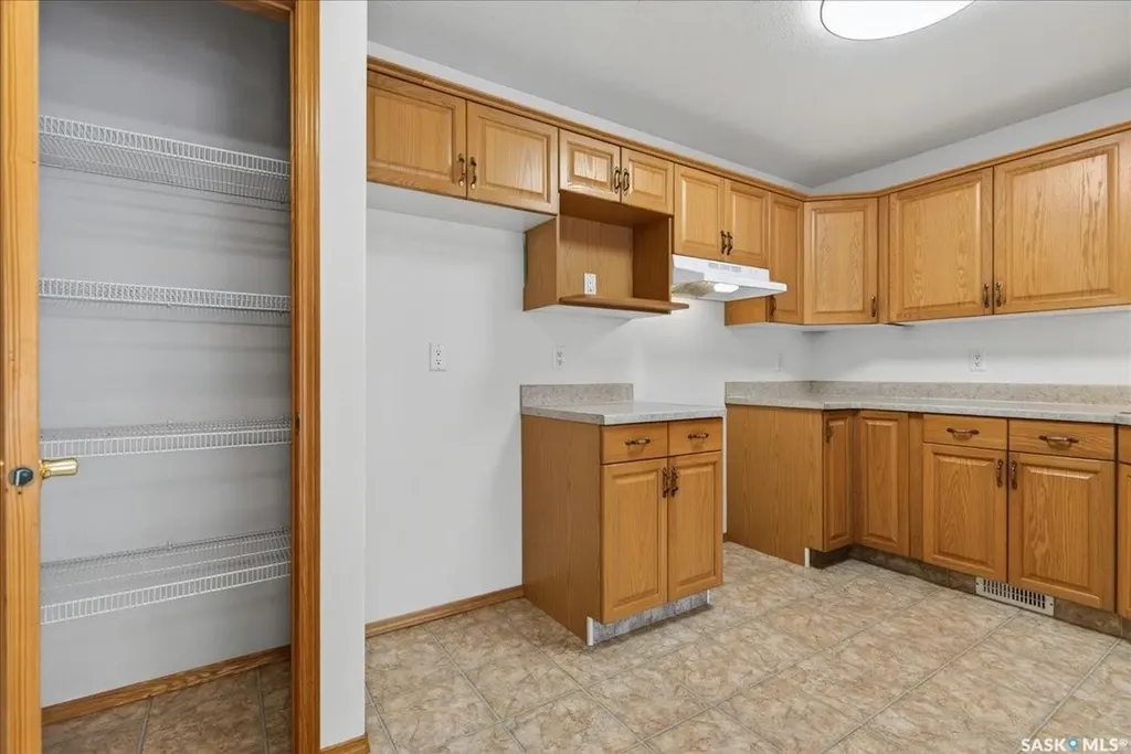 6 Lorne Place Regina SK S4R 8B3