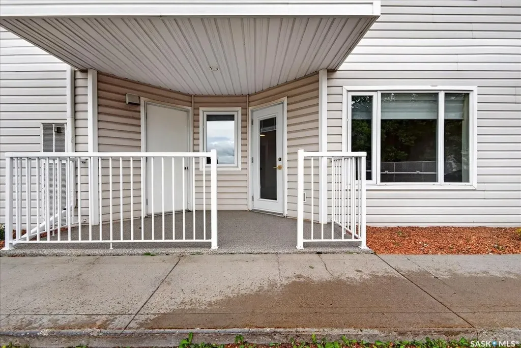 6 Lorne Place Regina SK S4R 8B3
