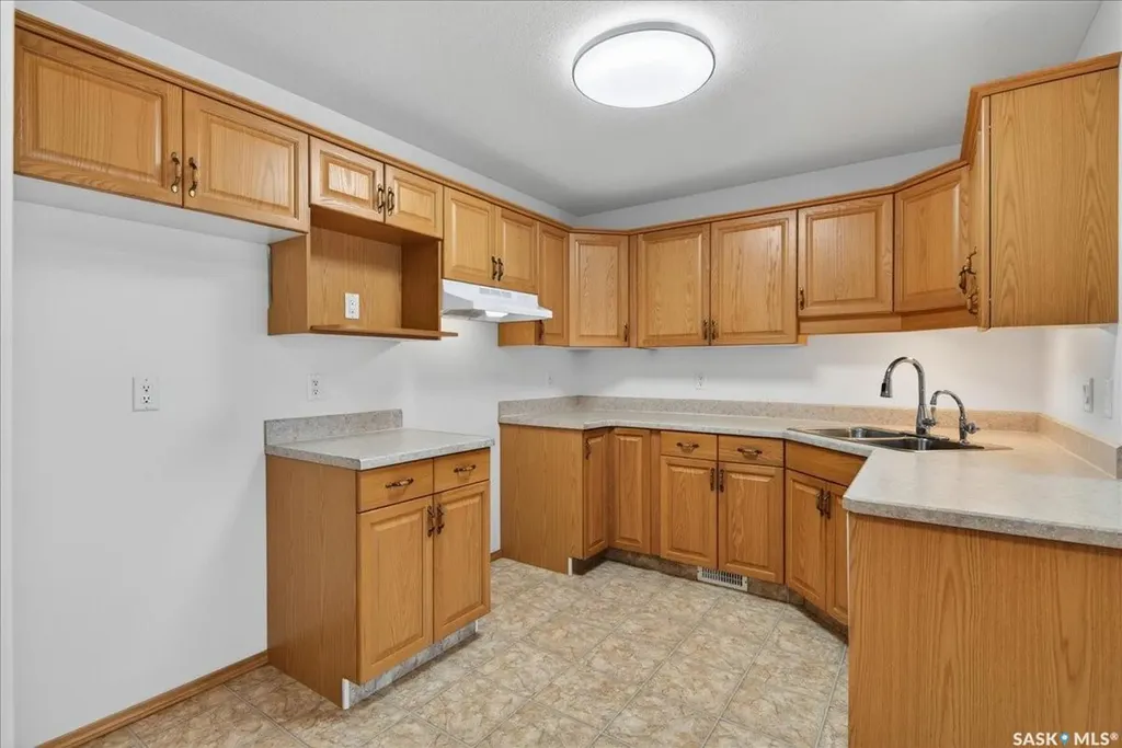 6 Lorne Place Regina SK S4R 8B3