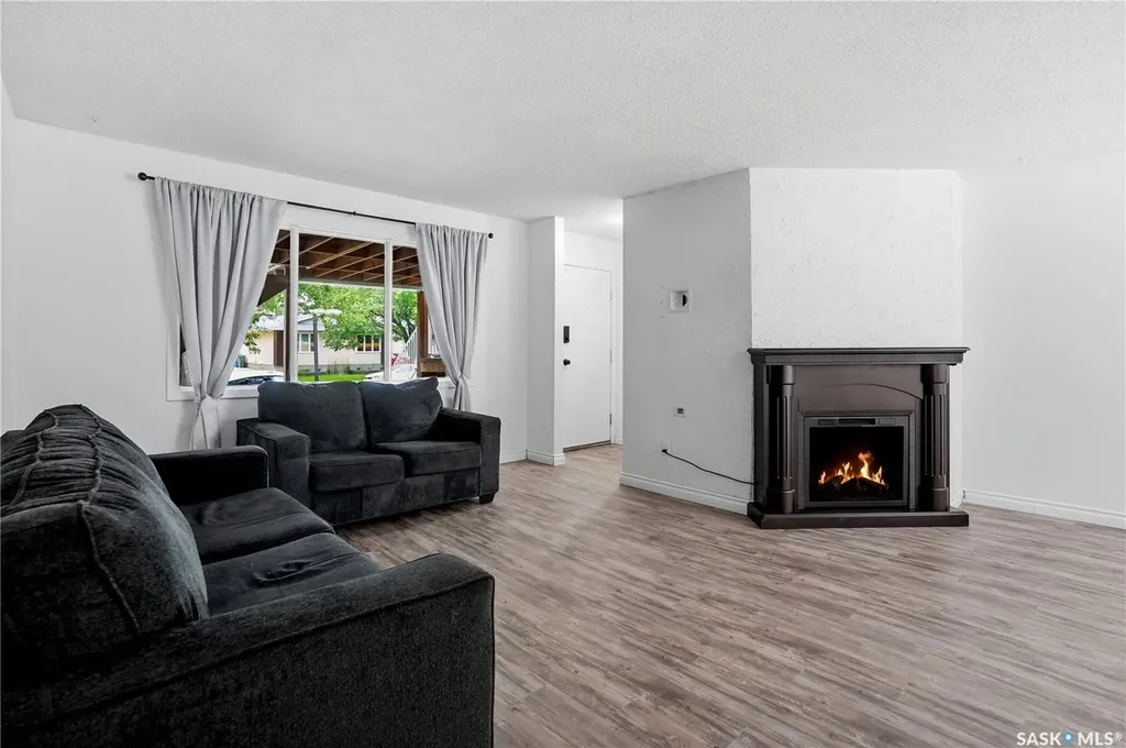 6906 Blakeney Drive Regina SK S4X 2N5