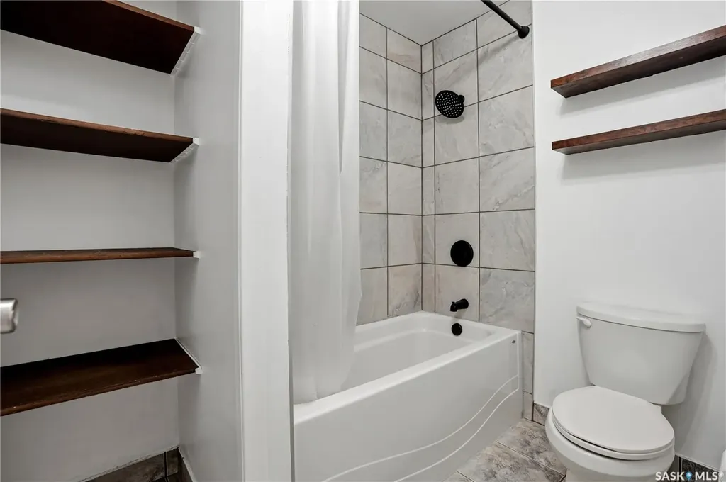 6906 Blakeney Drive Regina SK S4X 2N5