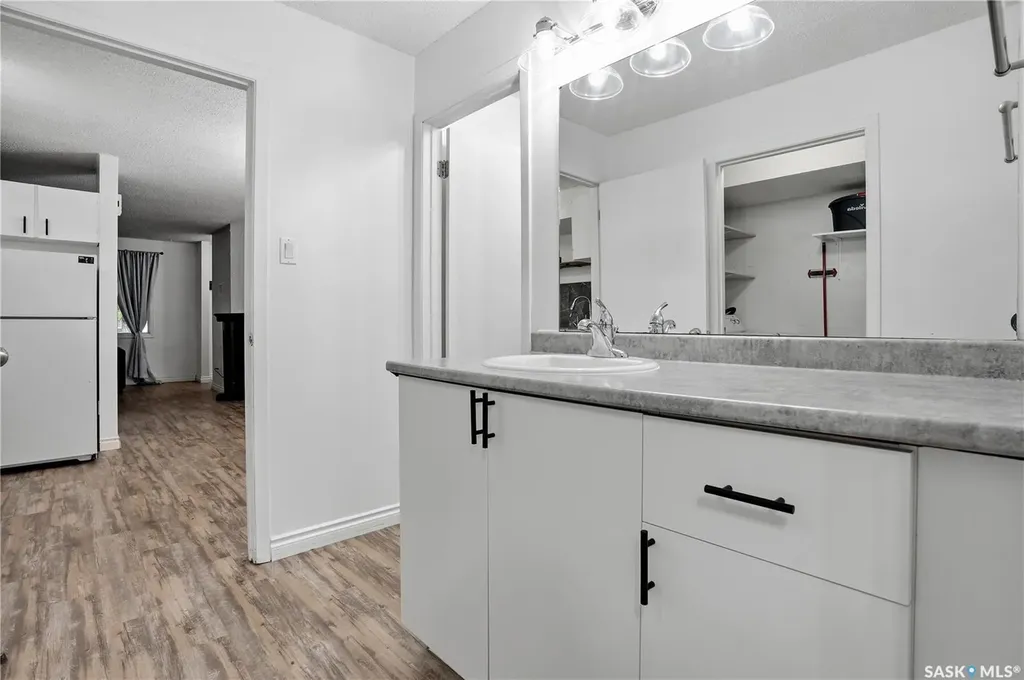 6906 Blakeney Drive Regina SK S4X 2N5