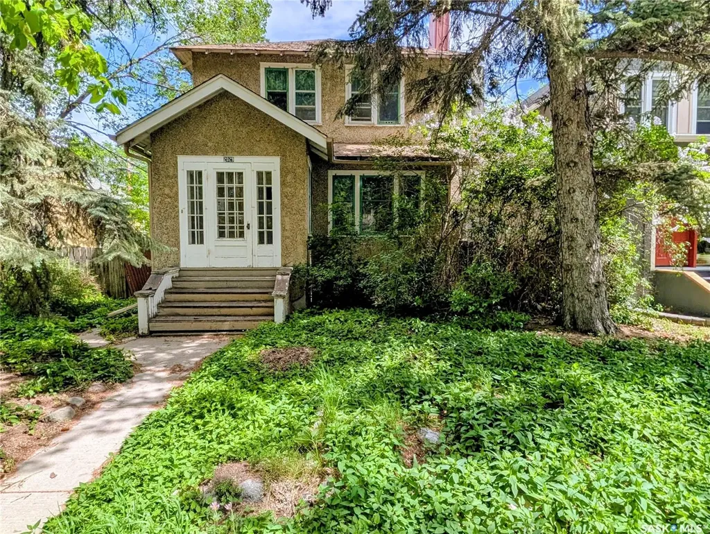 2029 Elphinstone Street Regina SK S4T 3N5