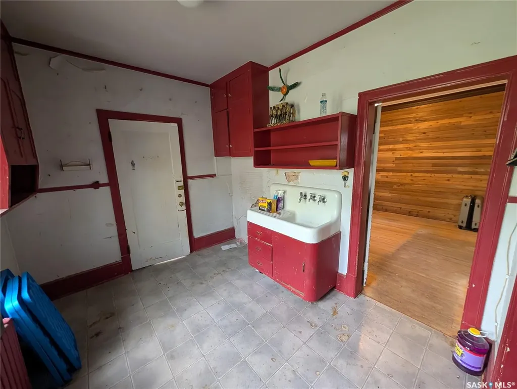 2029 Elphinstone Street Regina SK S4T 3N5