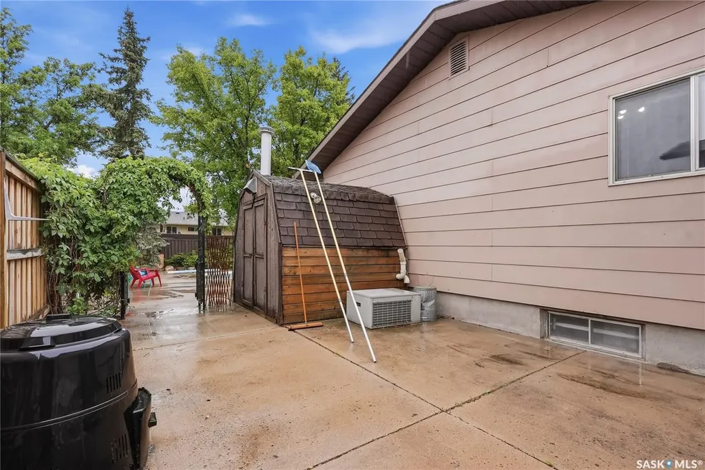 131 Nokomis Crescent Saskatoon SK S7K 5O9