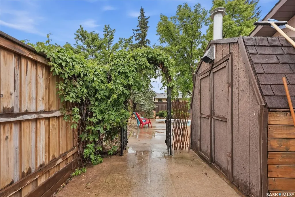 131 Nokomis Crescent Saskatoon SK S7K 5O9
