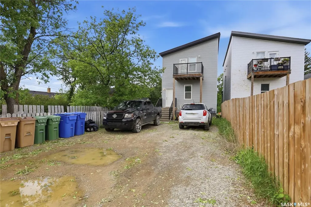 1931 Connaught Street Regina SK S4T 4T6