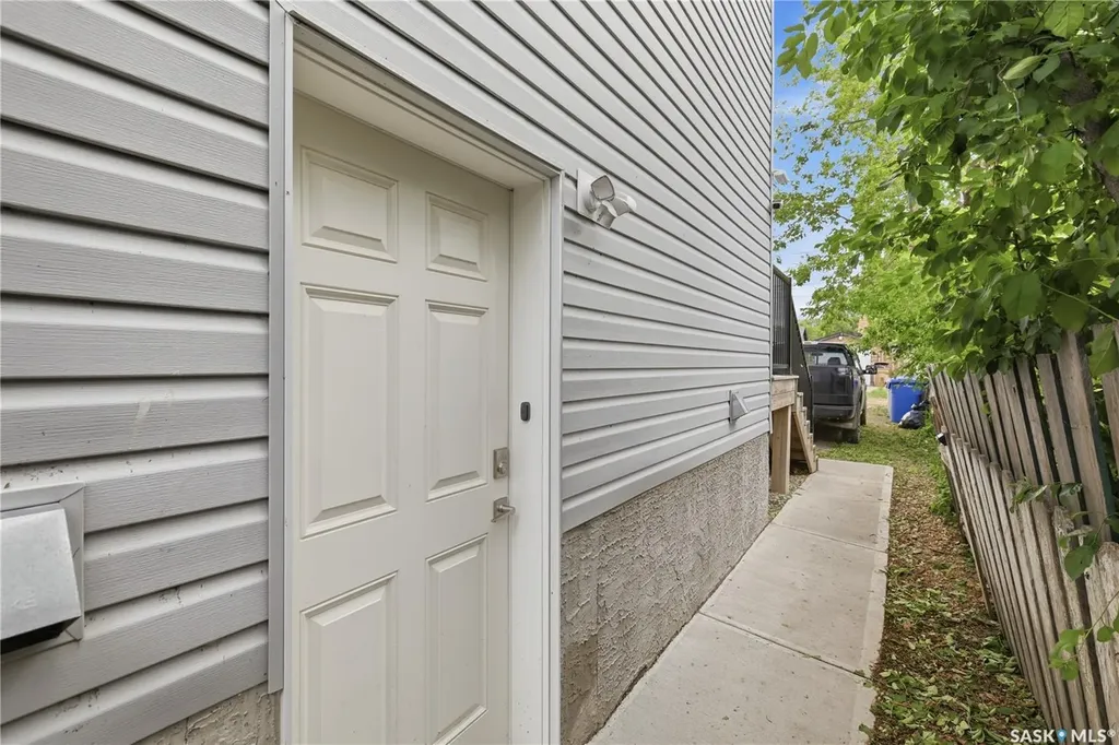 1931 Connaught Street Regina SK S4T 4T6