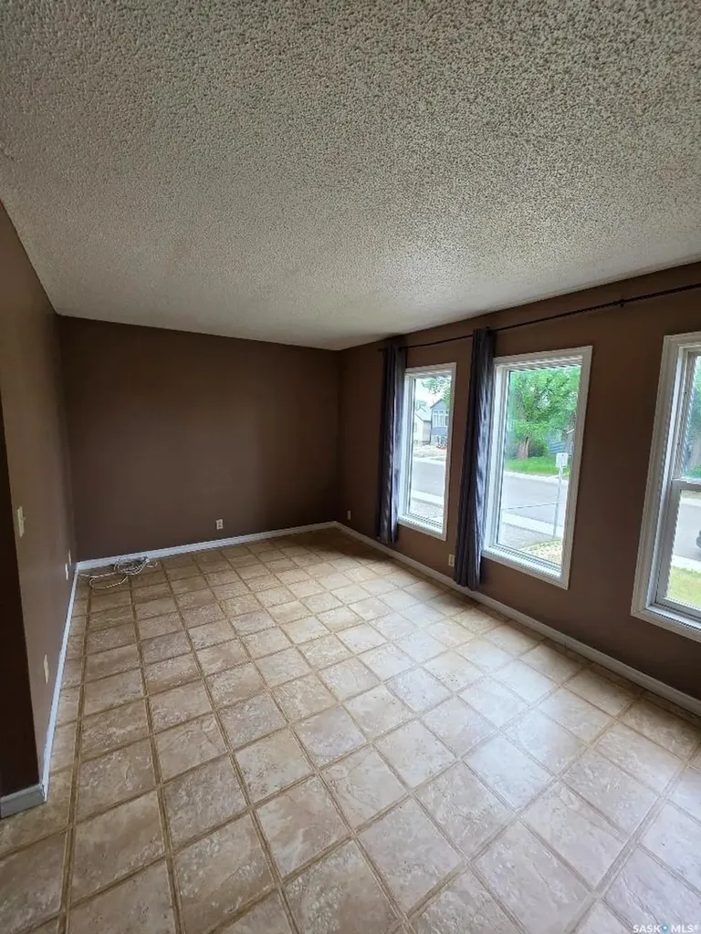 515 St John Street Regina SK S4R 1R6