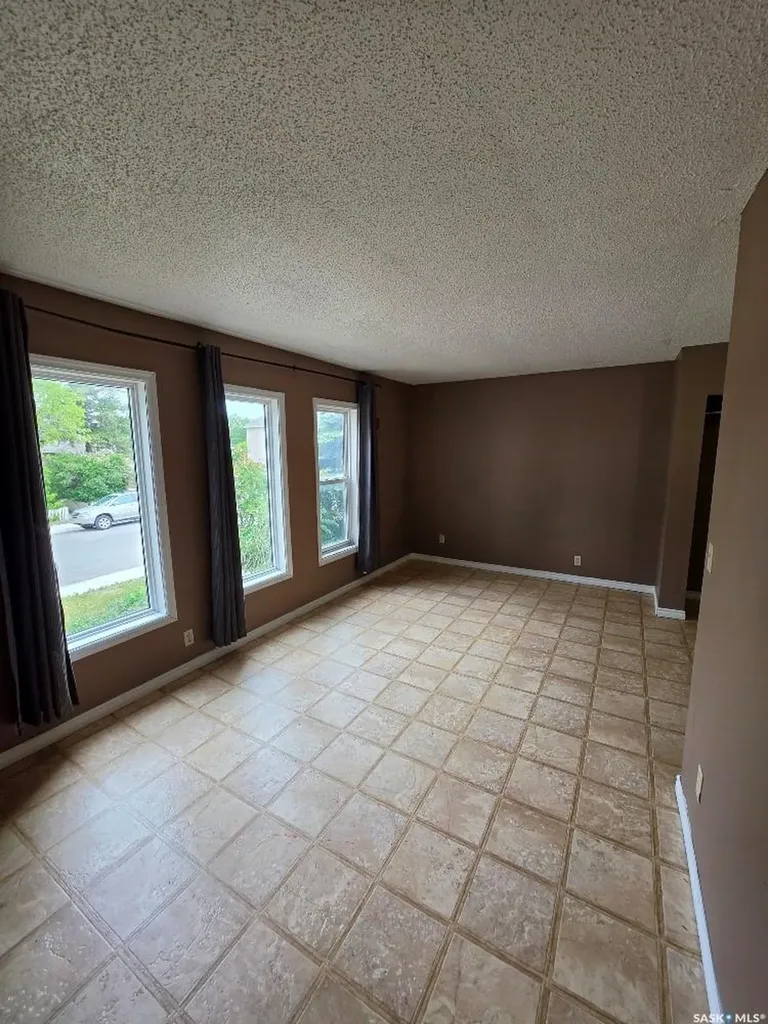 515 St John Street Regina SK S4R 1R6