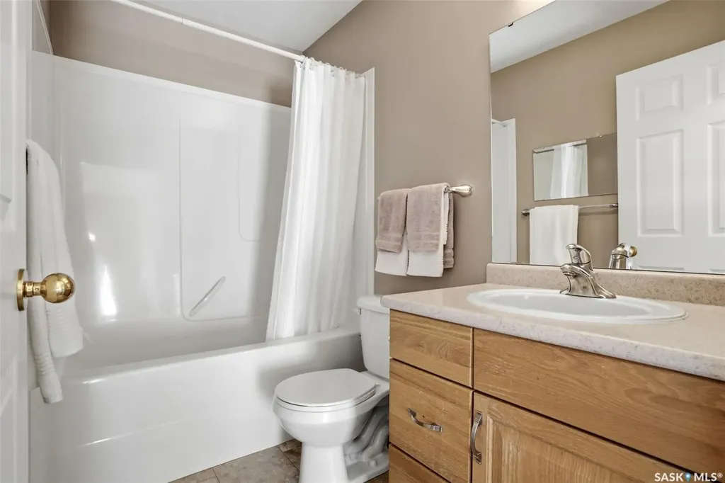 1051 Snowberry Way N Regina SK S4X 4P5