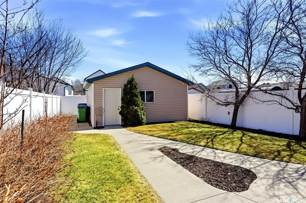 1051 Snowberry Way N Regina SK S4X 4P5