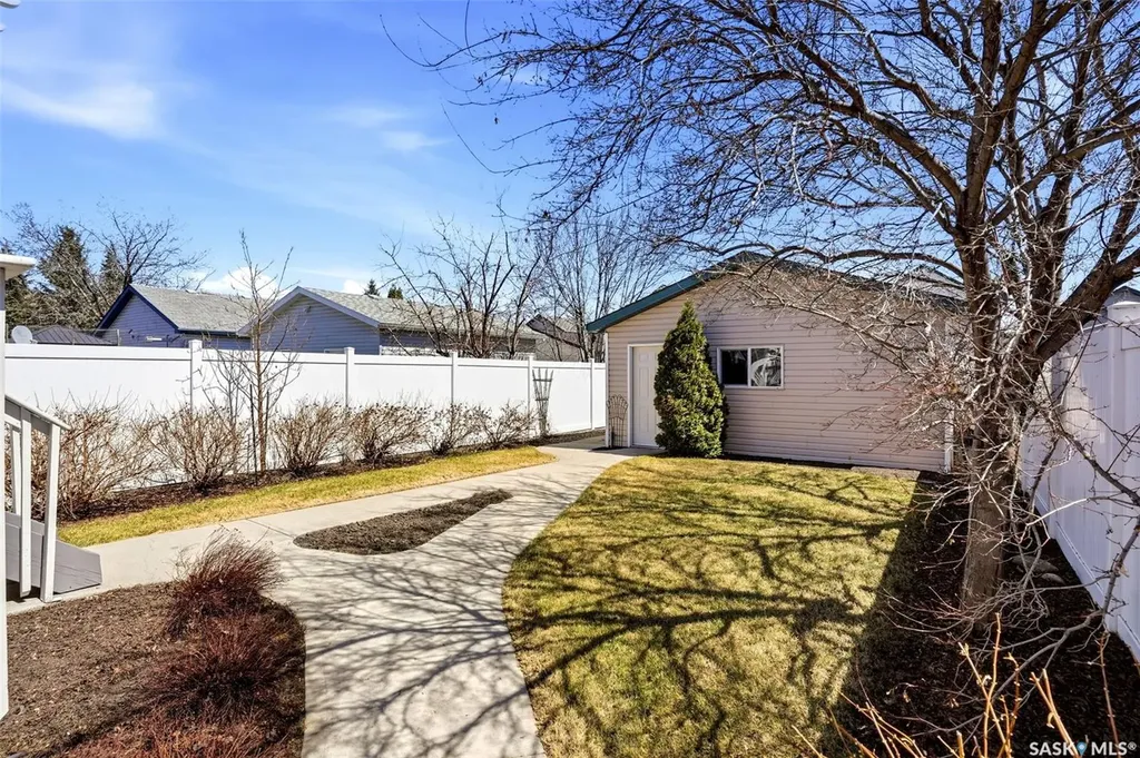 1051 Snowberry Way N Regina SK S4X 4P5