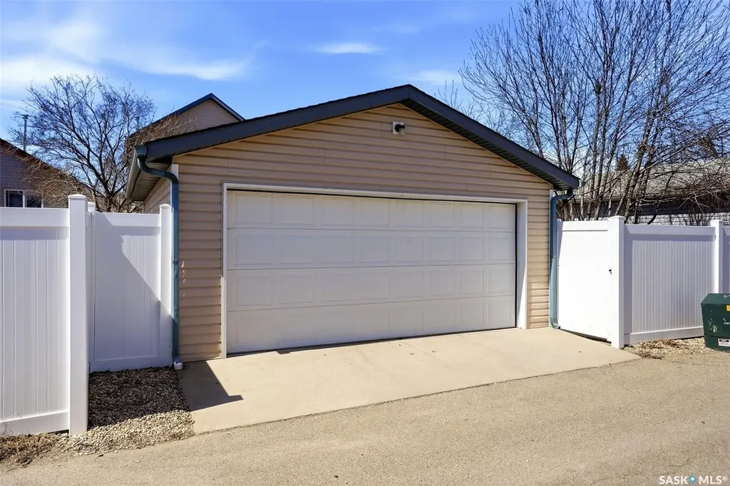 1051 Snowberry Way N Regina SK S4X 4P5