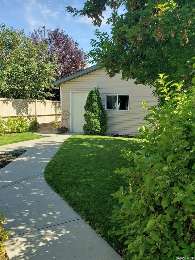 1051 Snowberry Way N Regina SK S4X 4P5