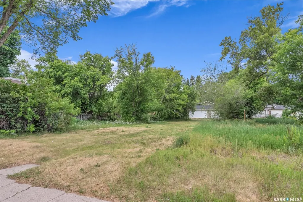 431A R Avenue S Saskatoon SK S7M 2Z4
