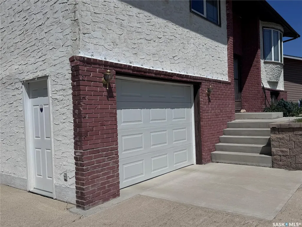 523 8th Avenue W Biggar SK S0K 0M0
