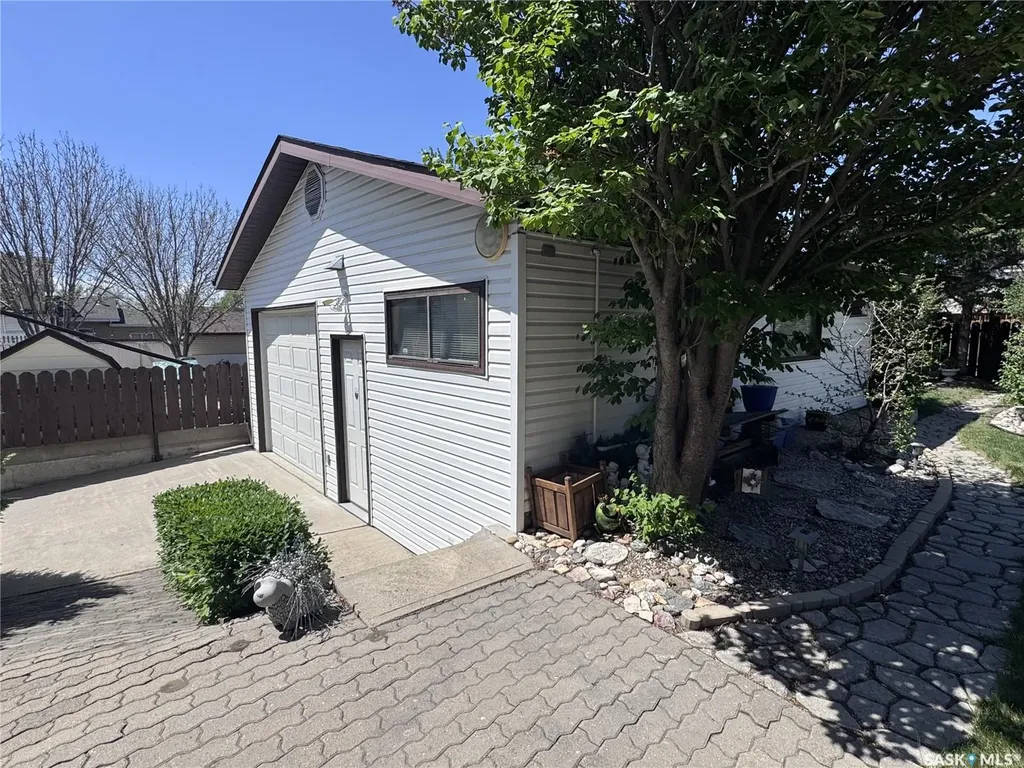 523 8th Avenue W Biggar SK S0K 0M0